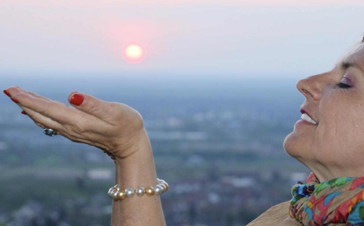Sonne in Hand